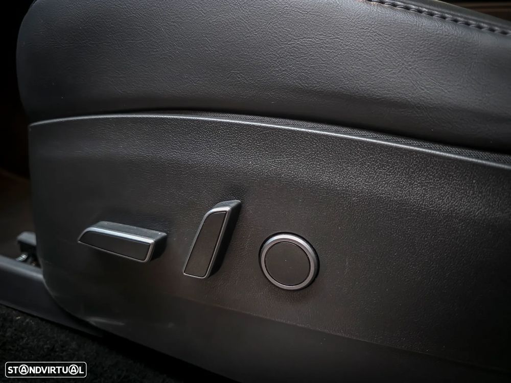 Tesla Model Y Long Range Dual Motor AWD - 20