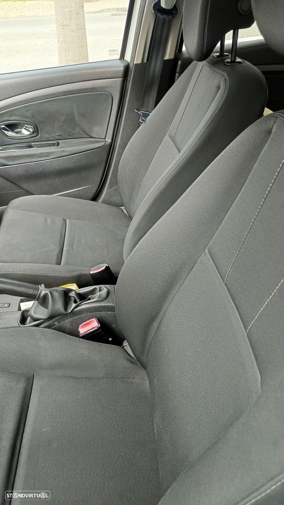 Renault Mégane 1.5 dCi Dynamique S - 15