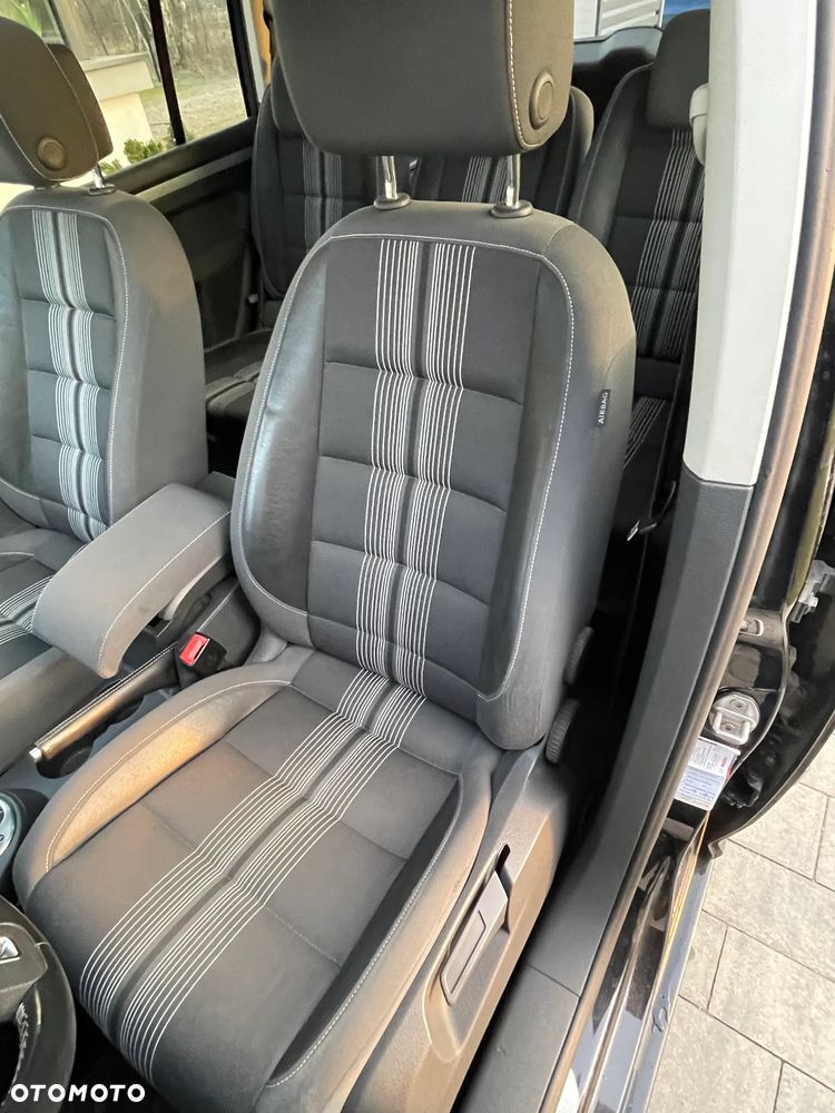 Volkswagen Touran 2.0 TDI DPF DSG MATCH - 32