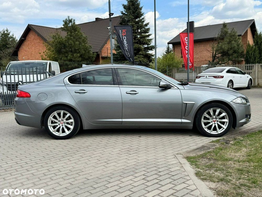 Jaguar XF 2.2 D Luxury - 16