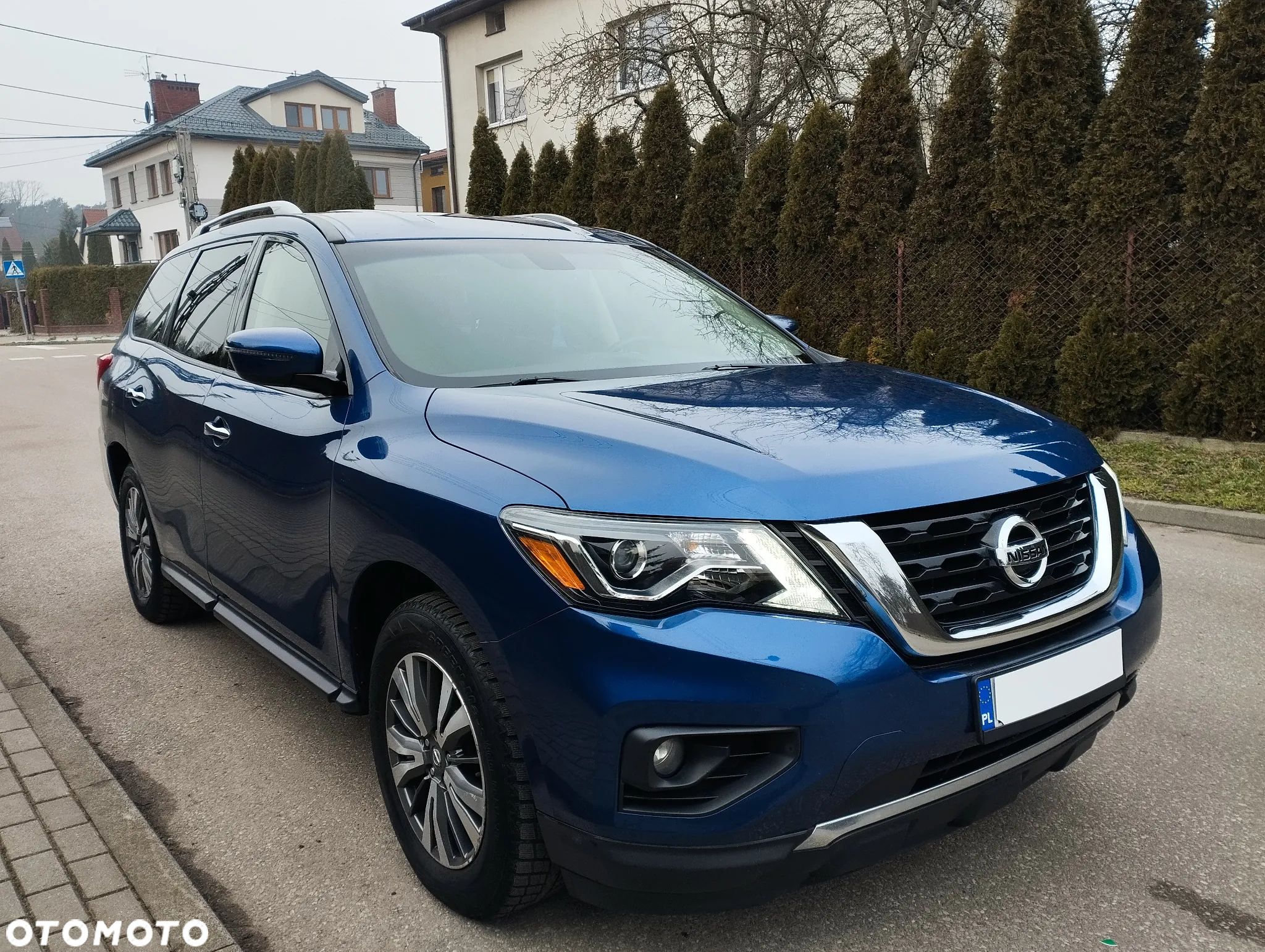 Nissan Pathfinder - 1