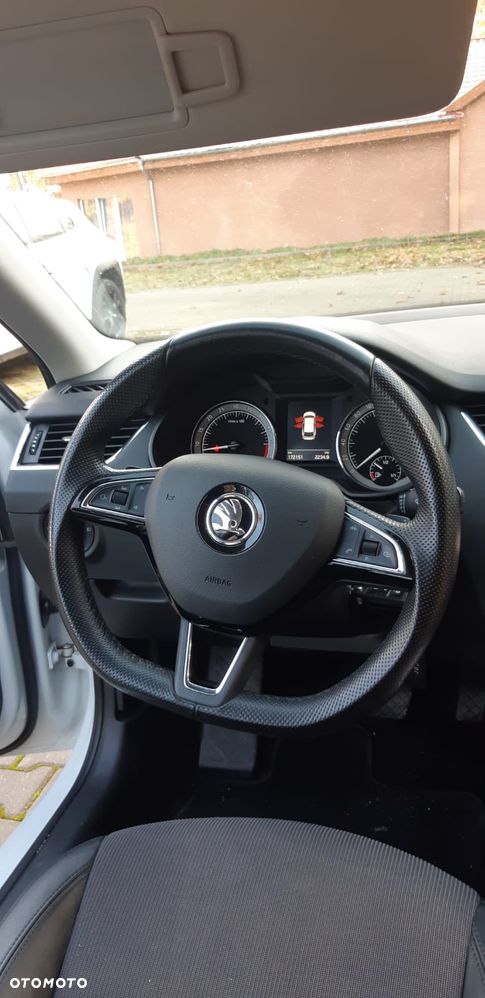Skoda Octavia 1.6 TDI DSG Clever - 20