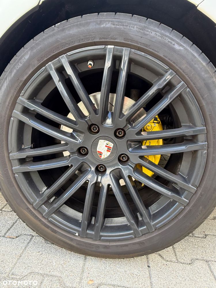 Porsche Panamera 4S - 16