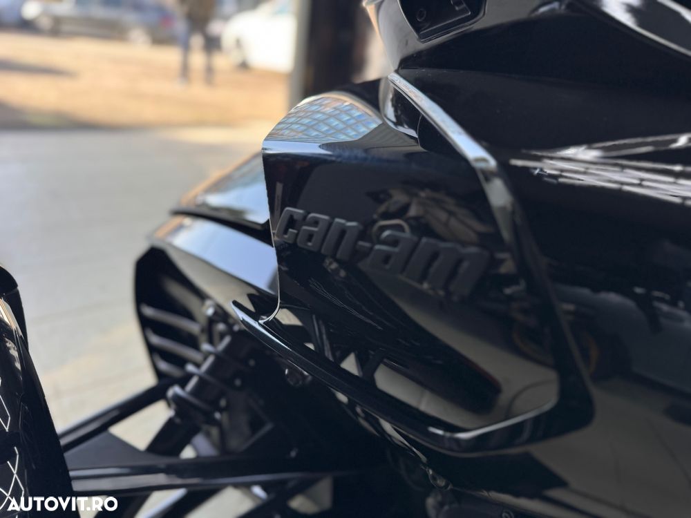 Can-Am Spyder - 25