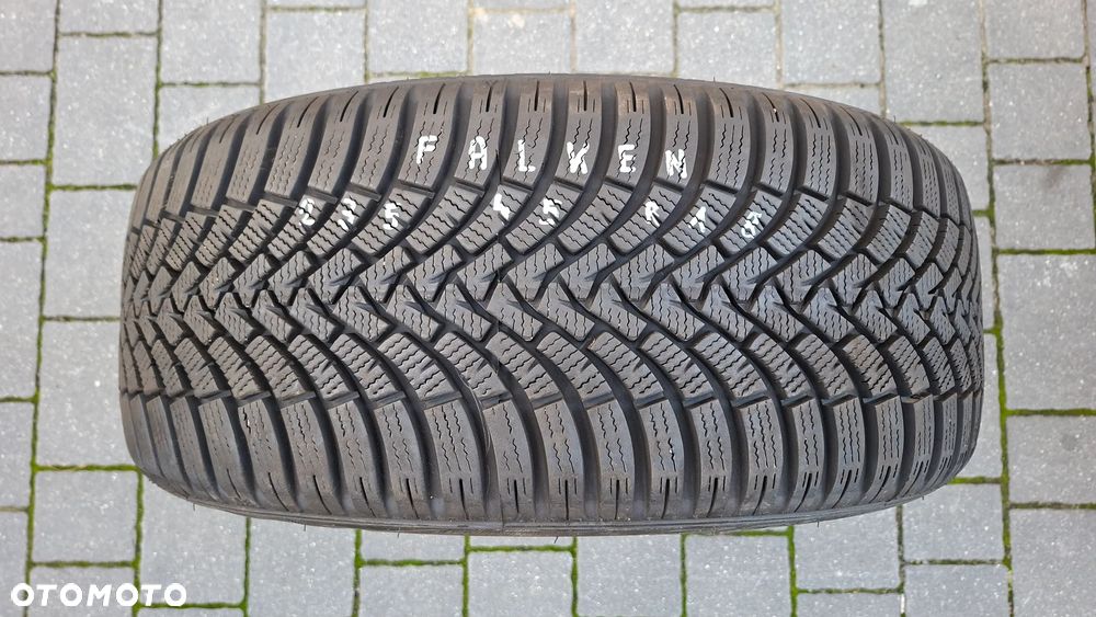 Opona zimowa Falken Eurowinter HS01 235/45 R18 - 1