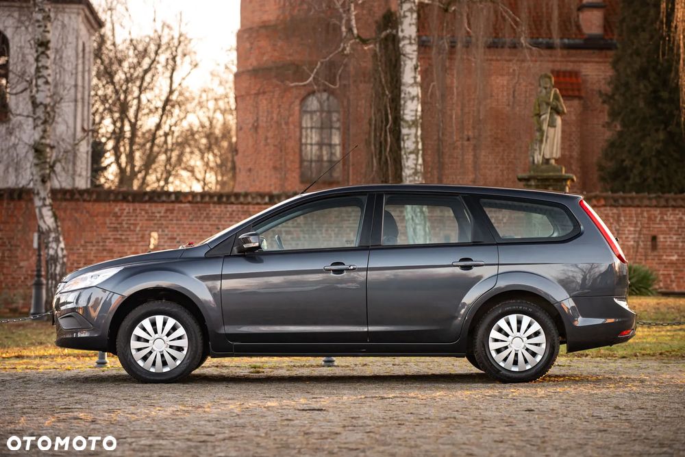 Ford Focus 1.6 Trend + - 5