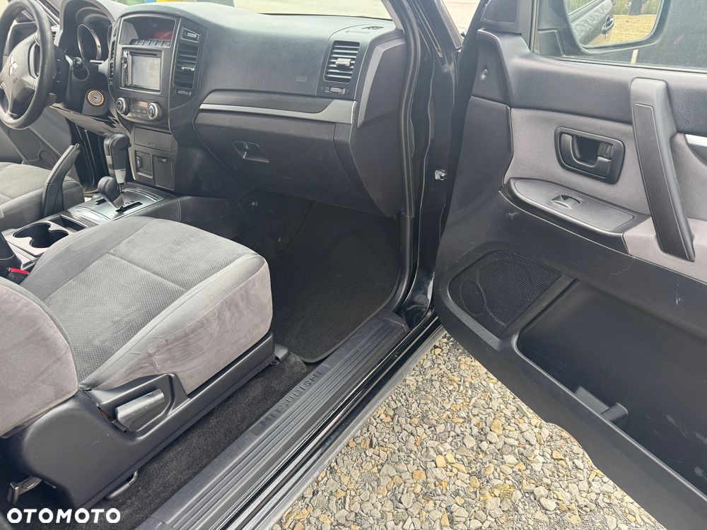 Mitsubishi Pajero - 13