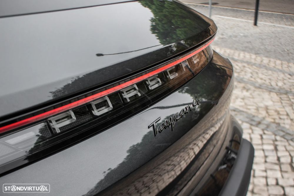 Porsche Taycan Cross Turismo 4 - 10