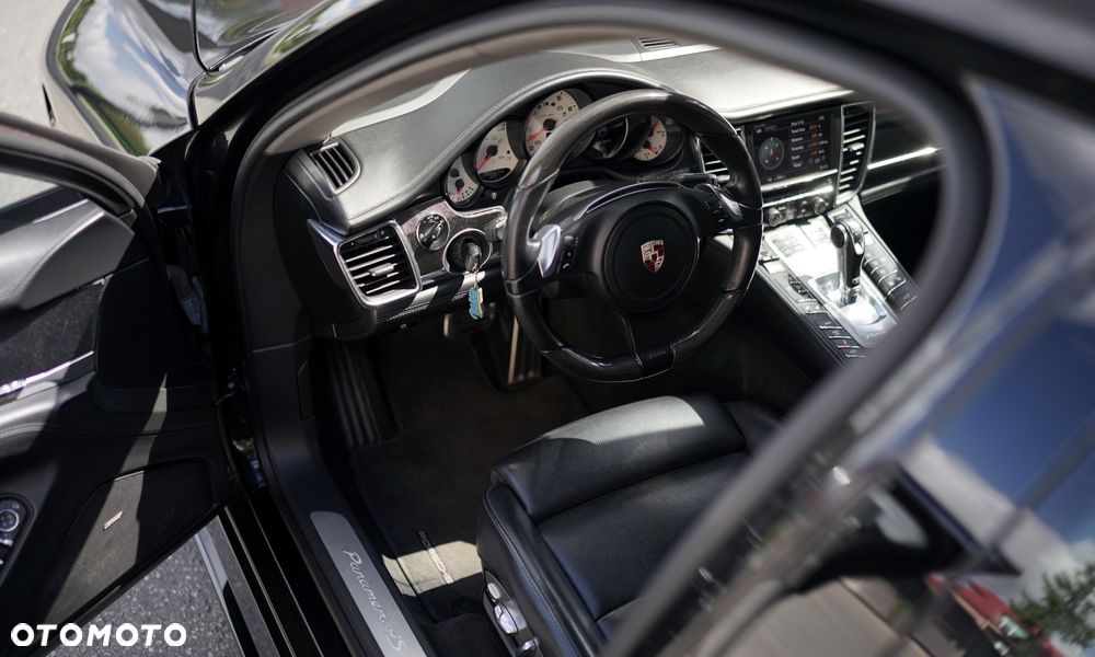 Porsche Panamera 4S - 22