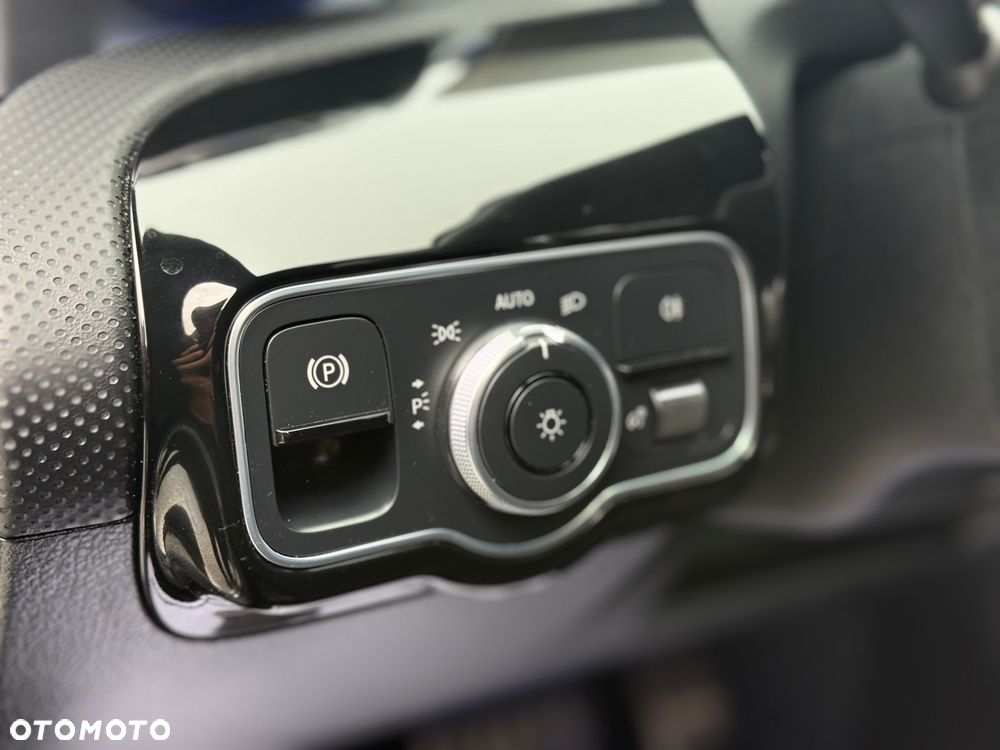 Mercedes-Benz CLA 200 7G-DCT AMG Line - 37