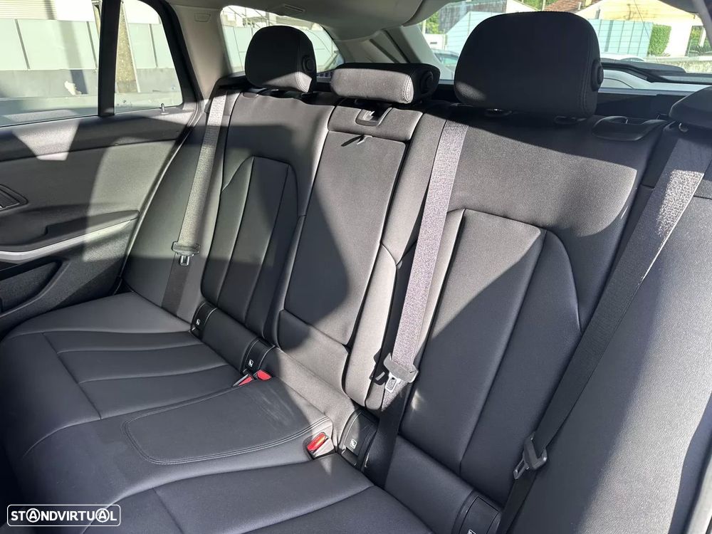 BMW 318 d Aut. Sport Line - 30