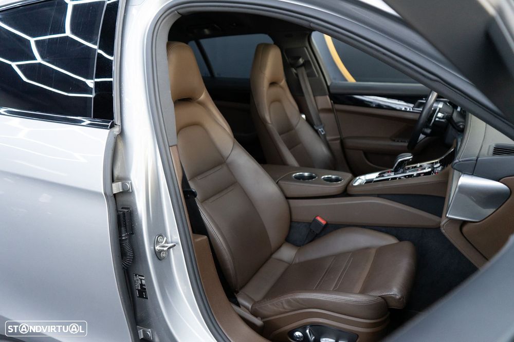 Porsche Panamera Sport Turismo 4 E-Hybrid - 47