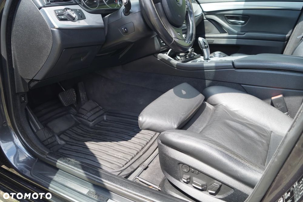 BMW Seria 5 525d xDrive - 21