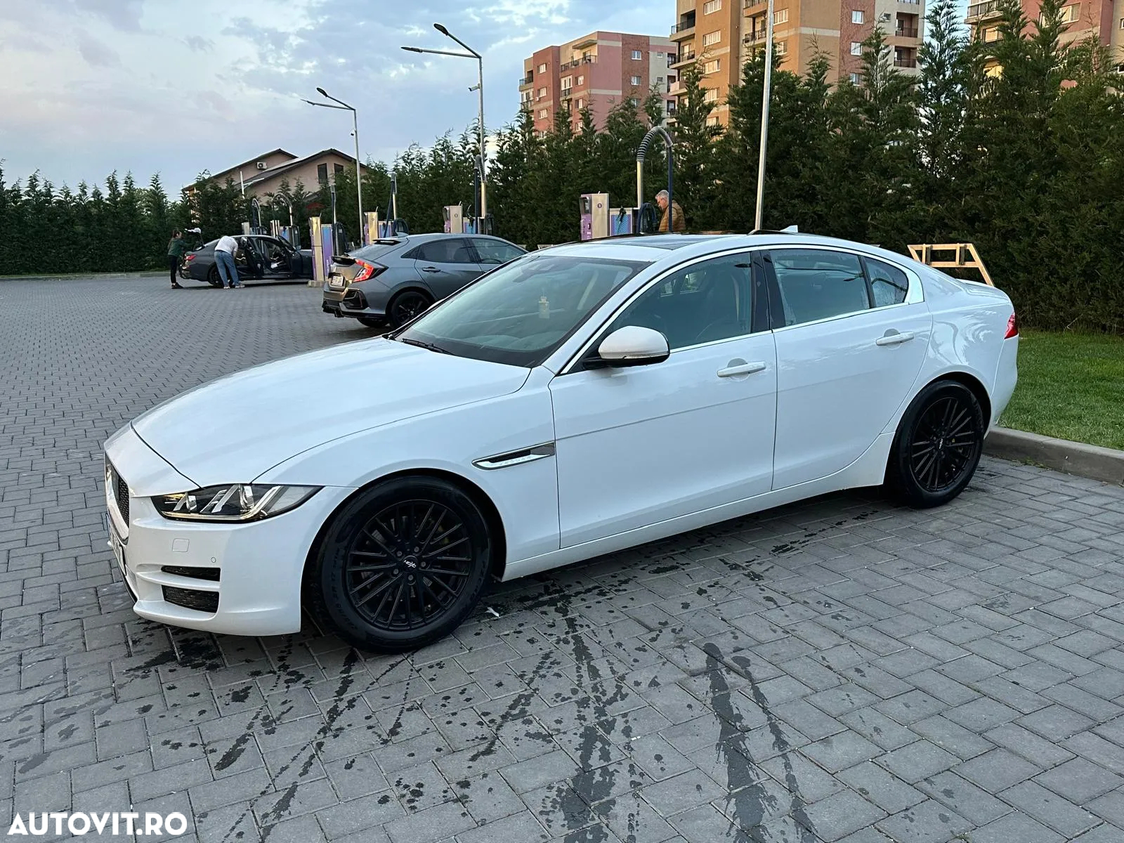Jaguar XE 2.0 Portfolio - 2