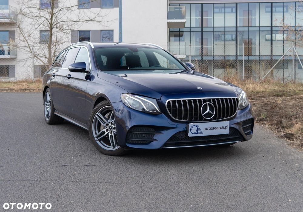 Mercedes-Benz Klasa E 220 d 4Matic 9G-TRONIC AMG Line - 4
