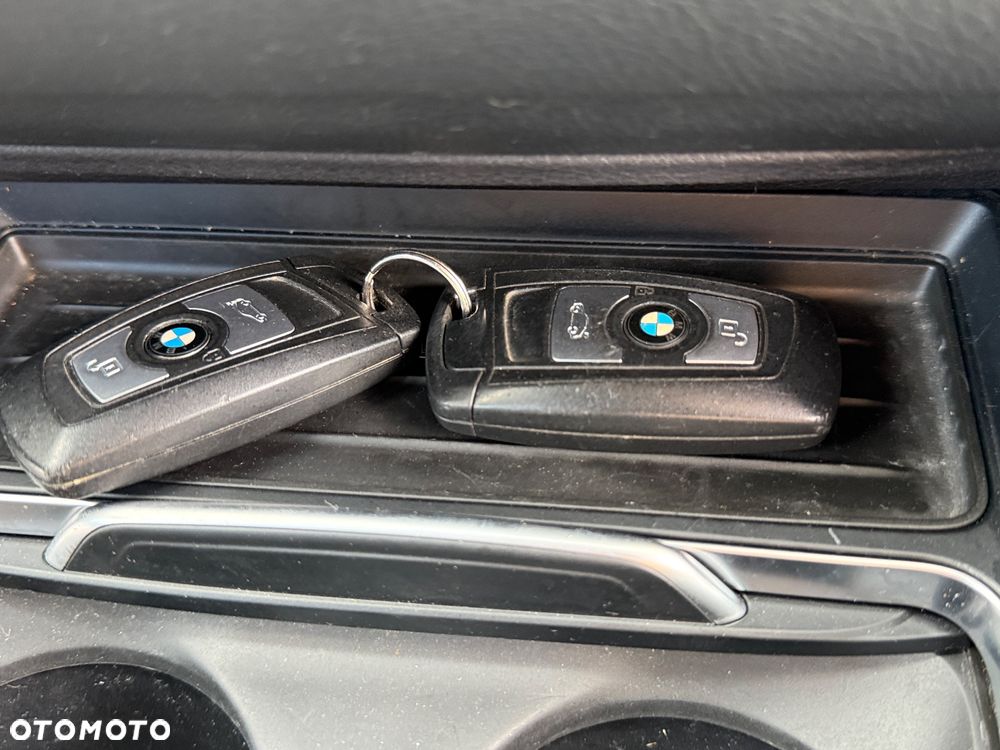 BMW Seria 3 320d Efficient Dynamics Sport Line - 29