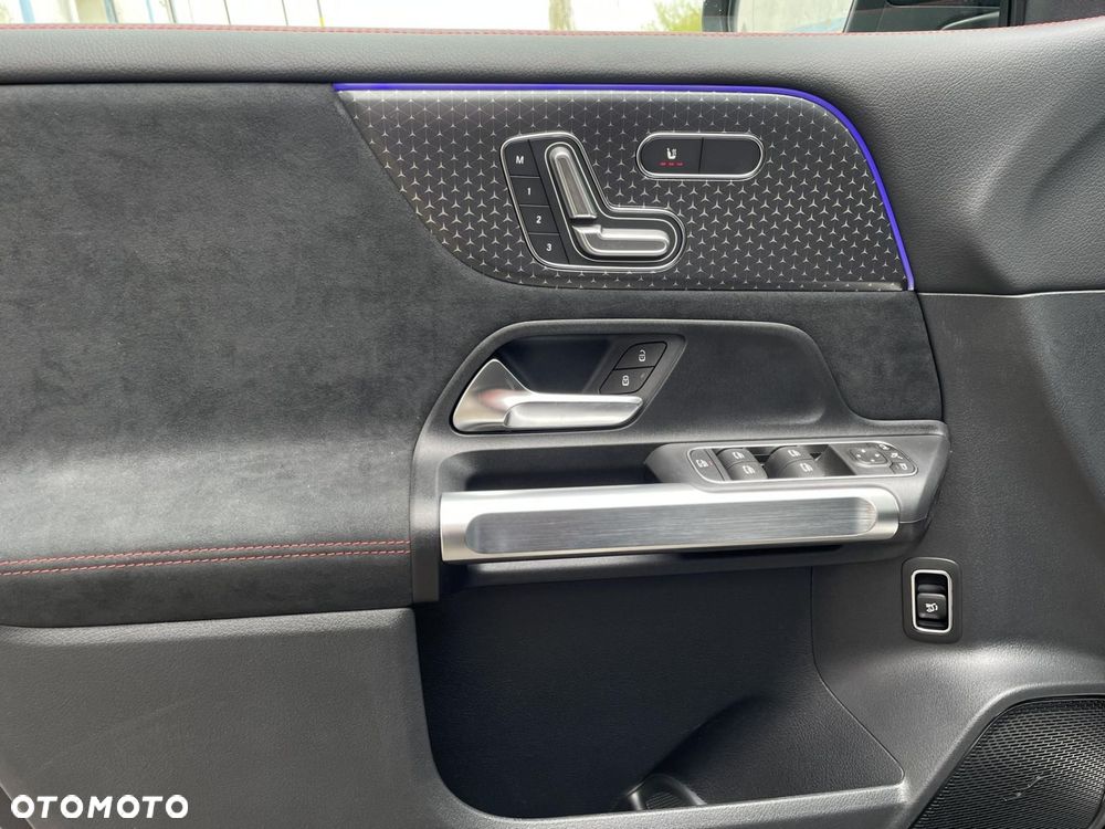 Mercedes-Benz GLB - 13