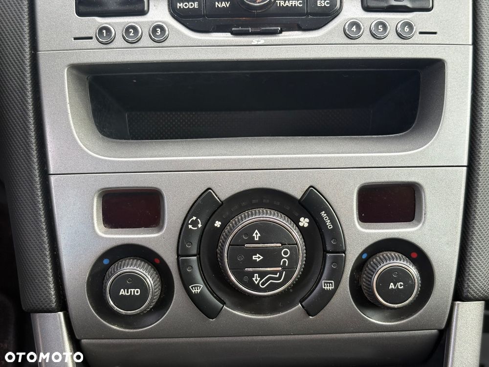 Peugeot 308 1.6 HDi Premium - 16