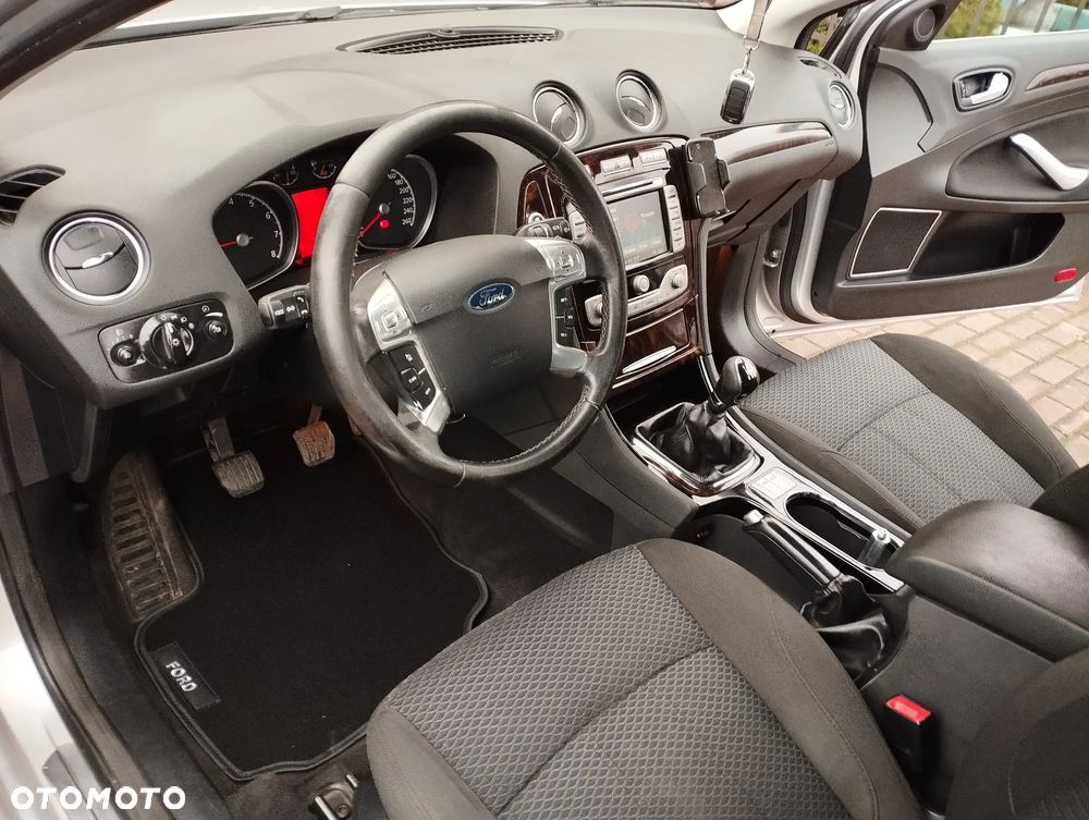 Ford Mondeo 2.0 Ghia - 13