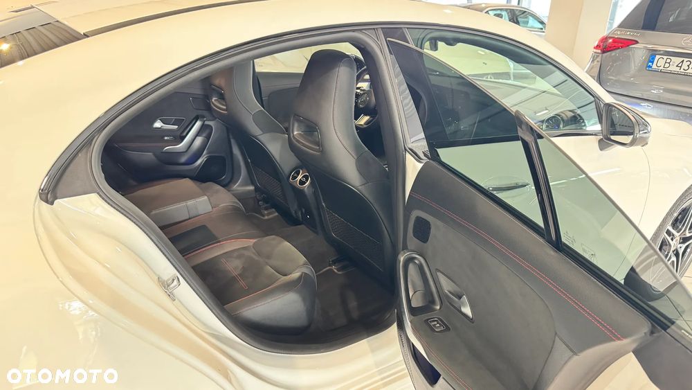 Mercedes-Benz CLA 200 AMG Line 7G-DCT - 32