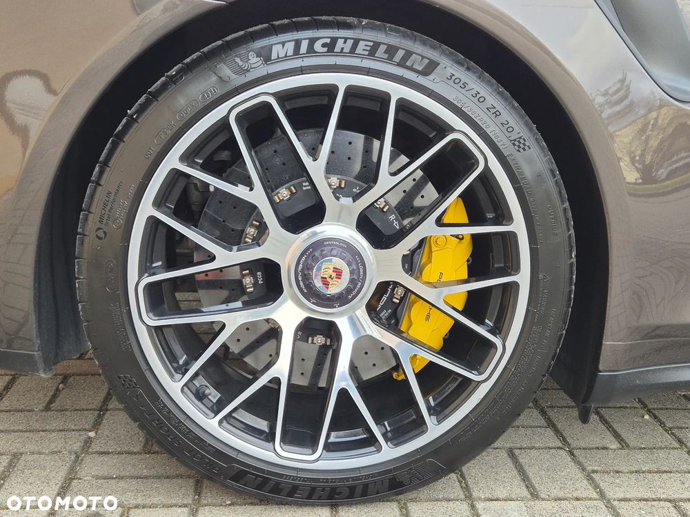 Porsche 911 Turbo S - 36