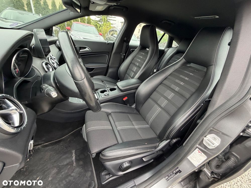 Mercedes-Benz CLA 180 Urban - 36