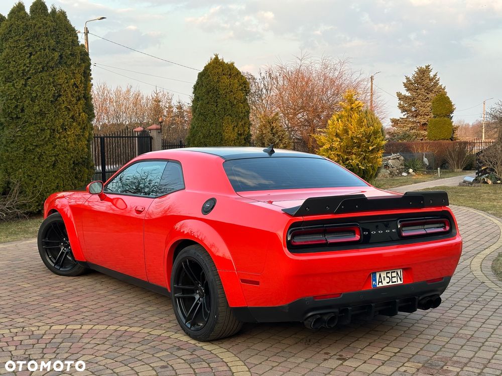 Dodge Challenger 6.4 Scat Pack - 25