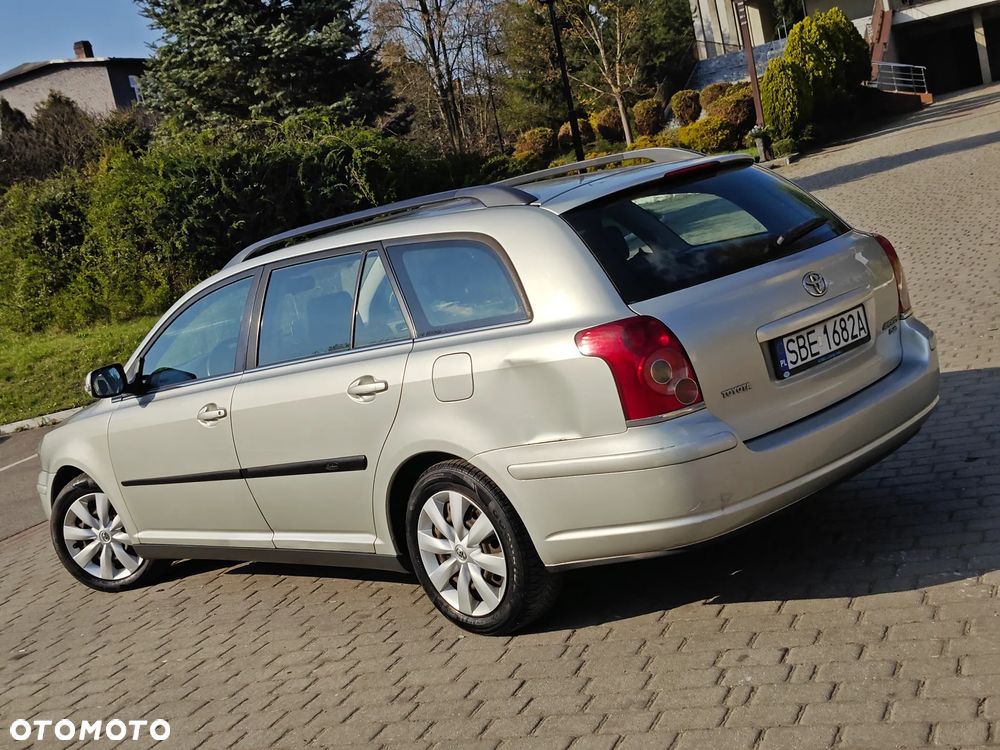 Toyota Avensis 2.0 D-4D Sol Premium - 4