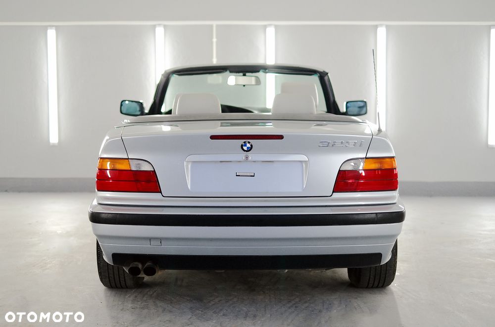 BMW Seria 3 323i - 5