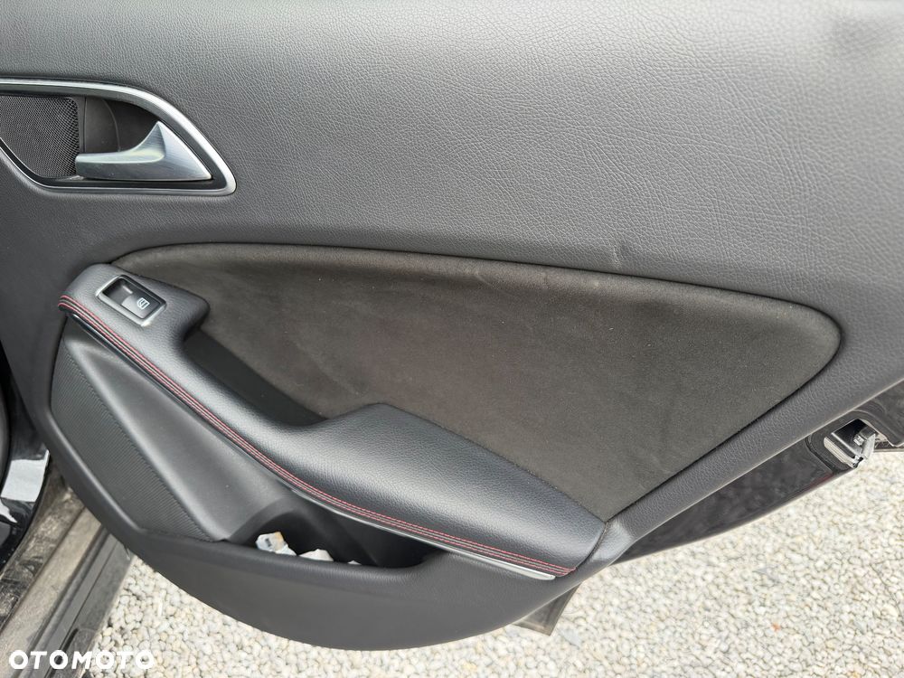 Mercedes-Benz GLA 200 d 4Matic 7G-DCT AMG Line - 13