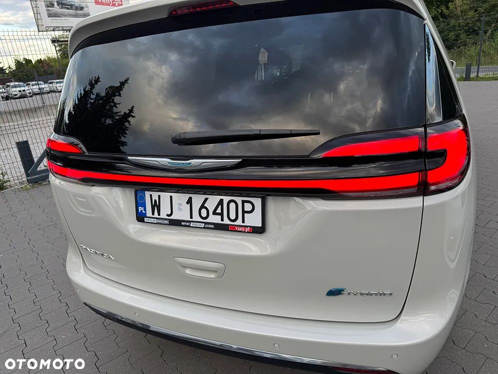 Chrysler Pacifica - 30