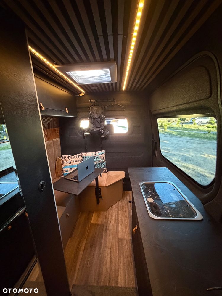 Mercedes-Benz Sprinter - 12