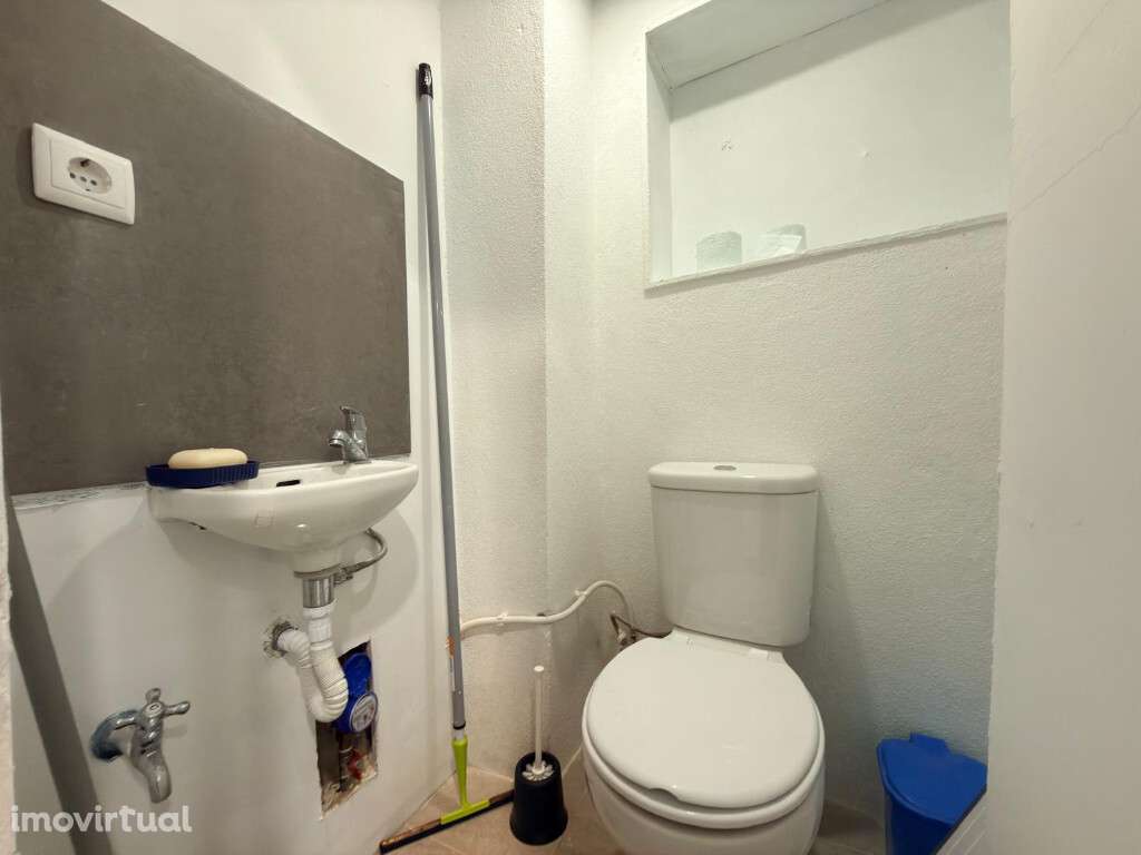 Loja Comercial com Grande Montra na Baixa de Coimbra - Grande imagem: 3/10