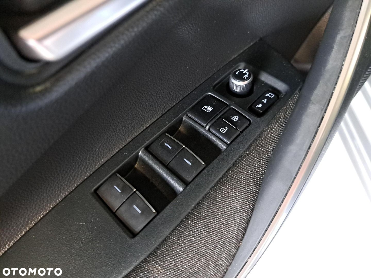 Toyota Corolla 1.8 Hybrid Comfort - 35
