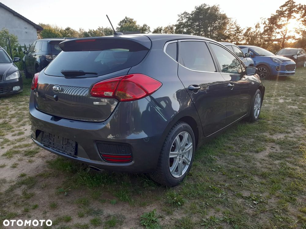 Kia Ceed 1.6 GDI Dream Team Edition - 5