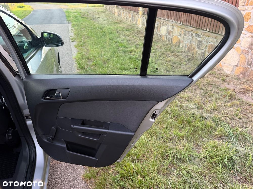 Opel Astra 1.6 Enjoy - 21