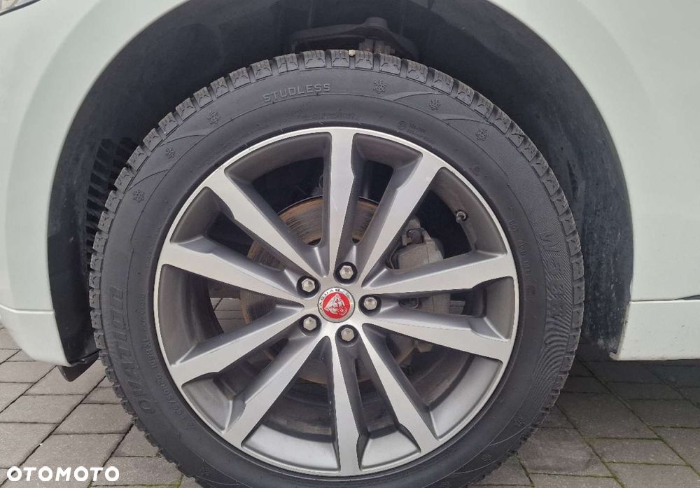 Jaguar F-Pace - 38