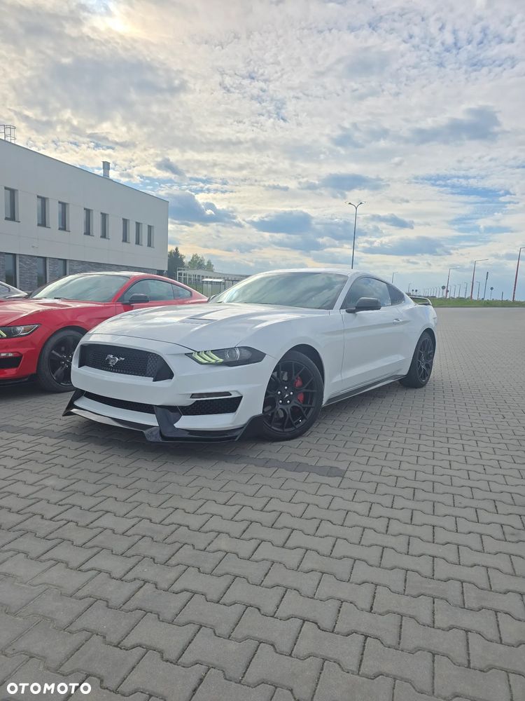 Ford Mustang - 1