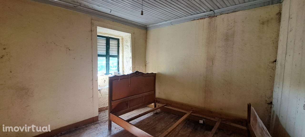 Moradia em pedra com terreno localizada em Ribeira de Carinhos- Guarda - Grande imagem: 4/7