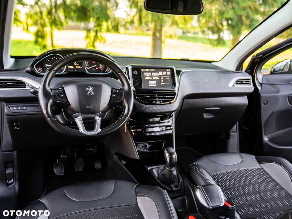 Peugeot 2008 1.2 Pure Tech Allure S&S - 28