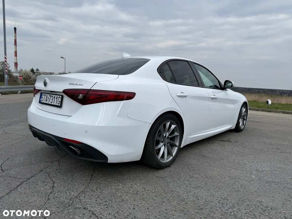 Alfa Romeo Giulia 2.0 Turbo 16V AT8 Veloce Ti - 3