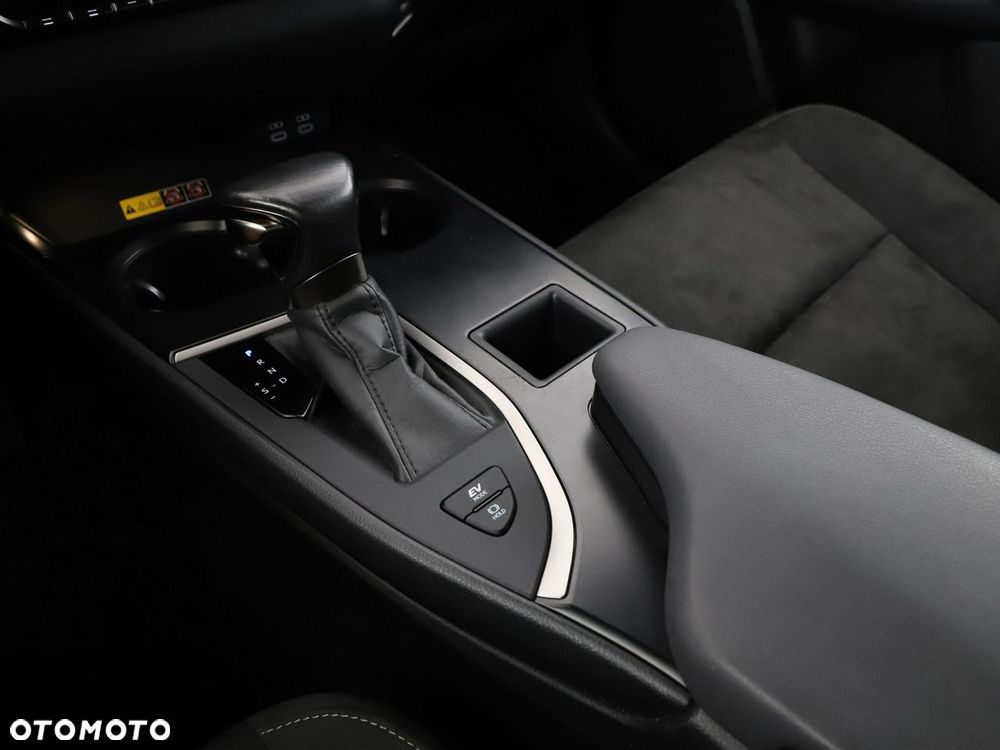 Lexus UX 250h - 28