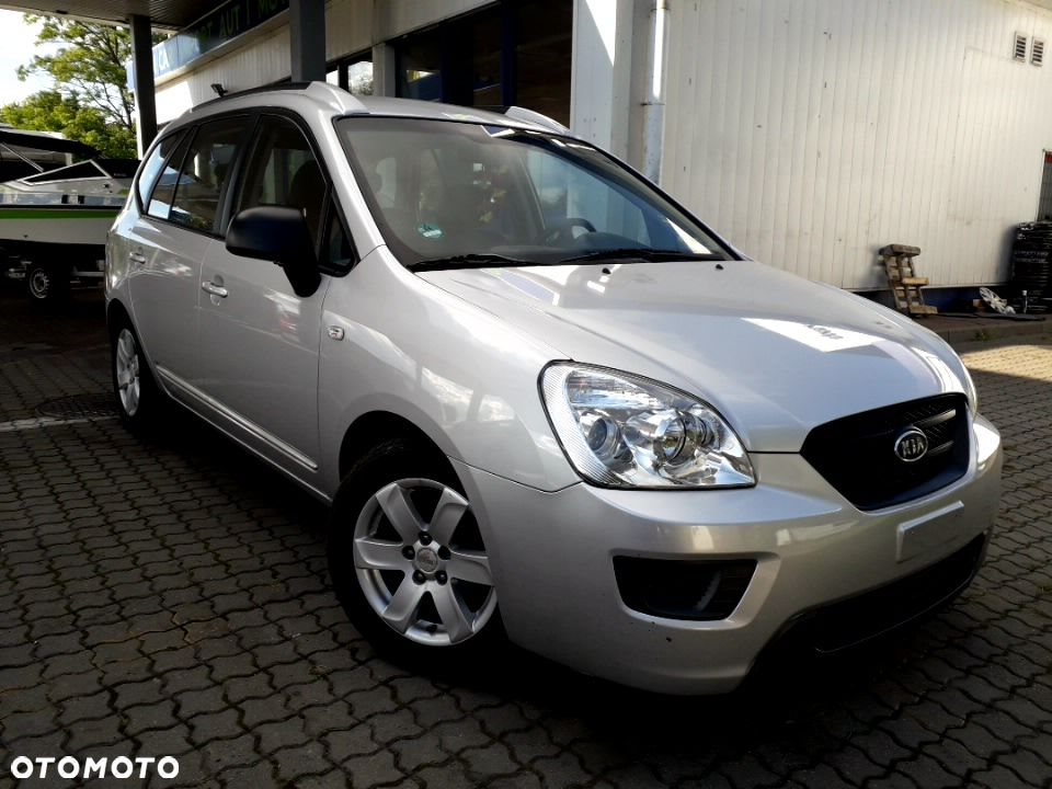 Kia Carens - 33
