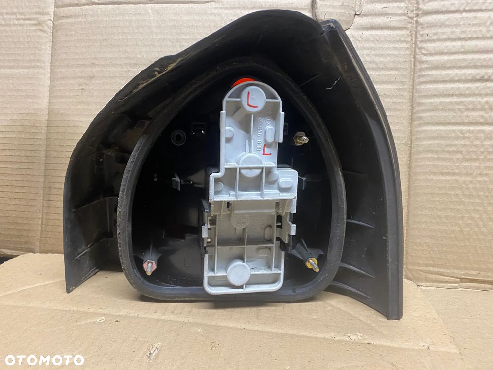 LAMPA TYLNA LEWA AUDI A3 8L 8L0945257 - 4