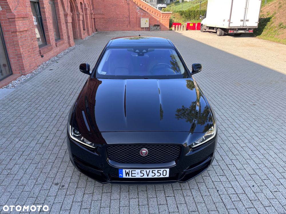 Jaguar XE 25t Prestige - 29