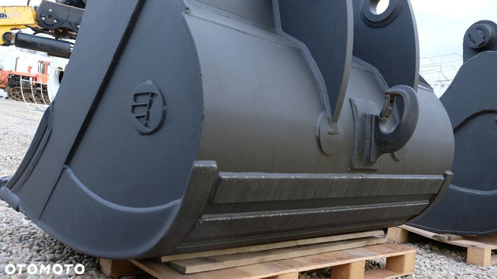 łyżka do koparki 1.8m3 sworznie fi 90mm - 10