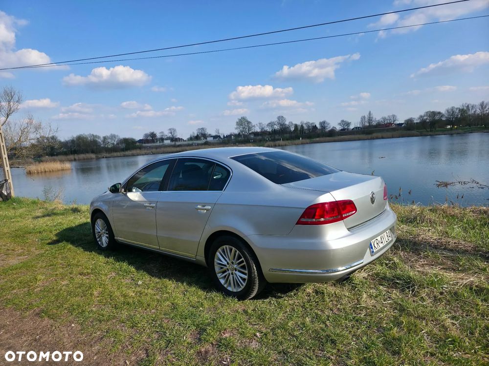 Volkswagen Passat - 4