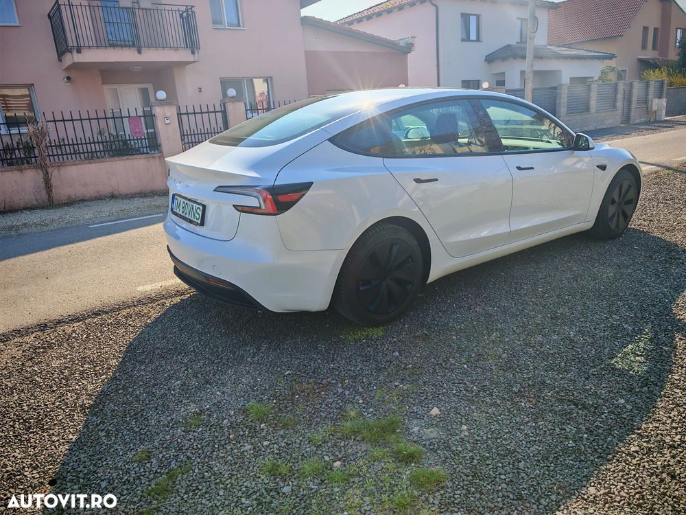Tesla Model 3 - 8