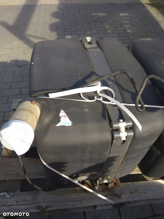 Zbiornik AdBlue Mercedes Actros Axor - 1