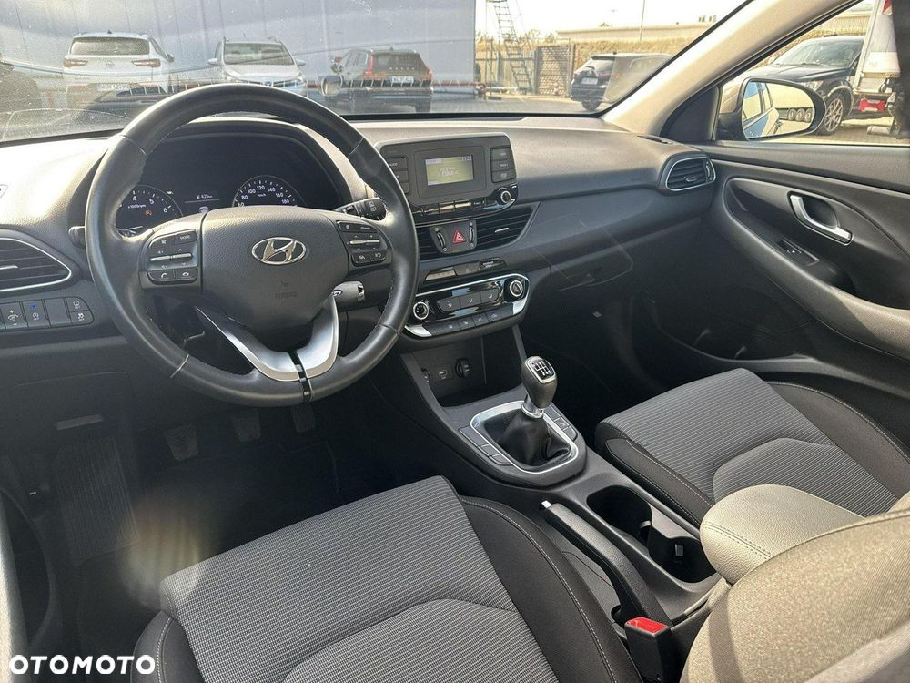 Hyundai i30 1.5 DPI Classic + - 13